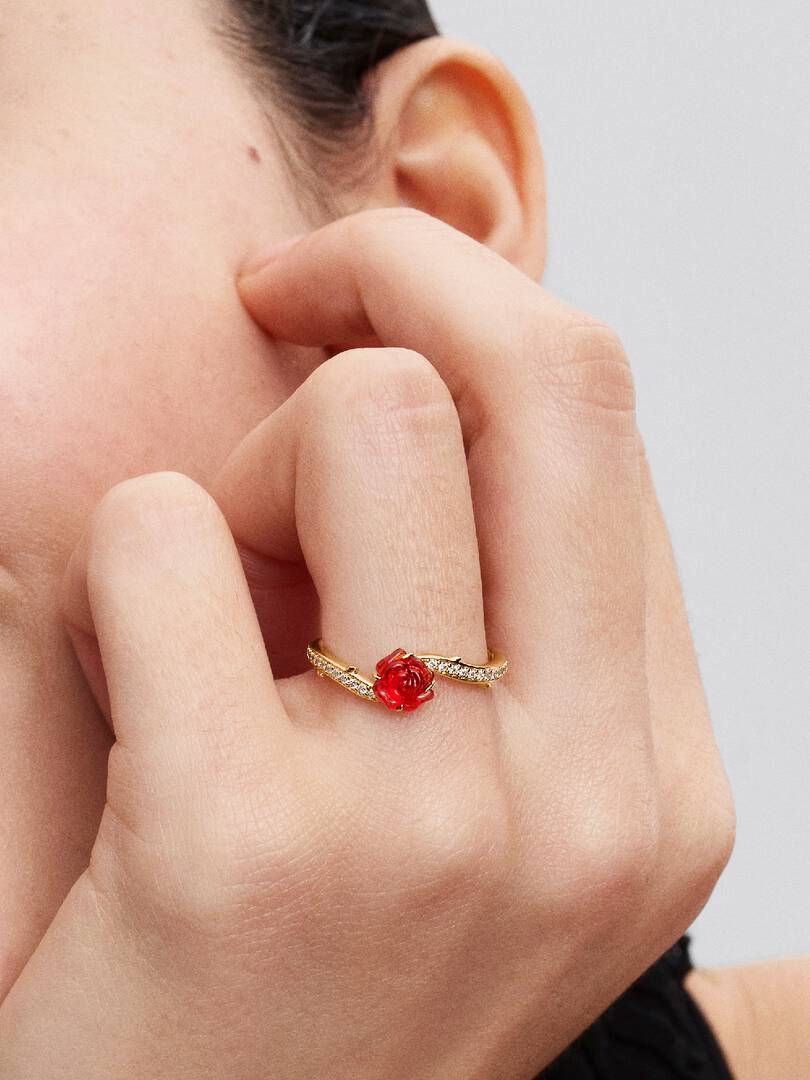 Gold-plated enchanted rose ring with thorn details