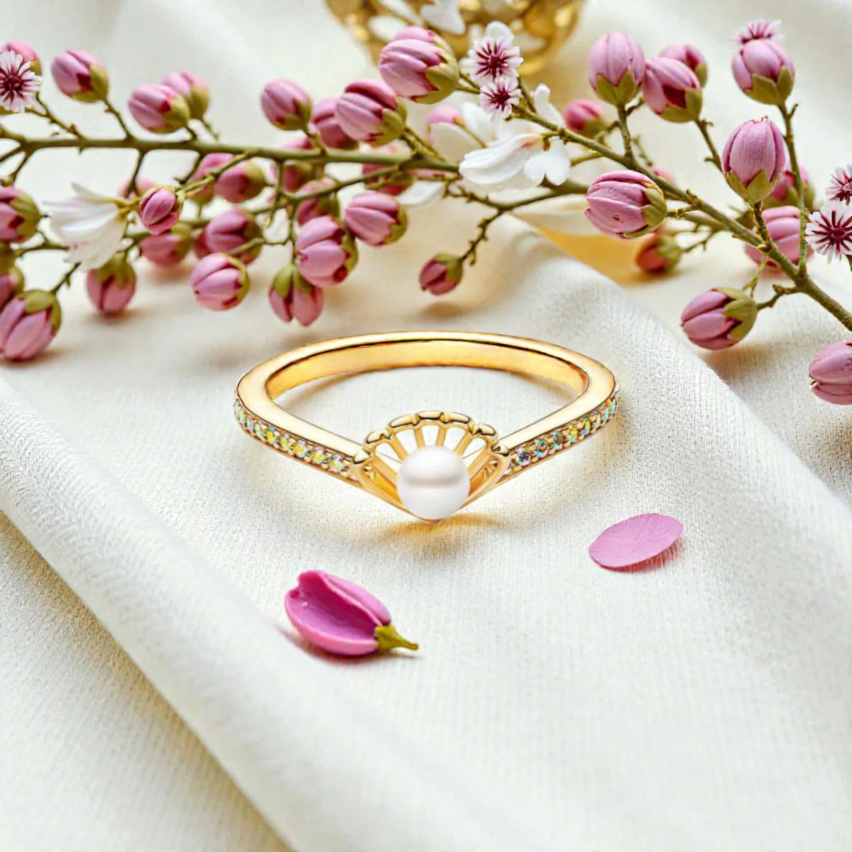 Mermaid-inspired seashell ring with a white pearl-style center (view 2)