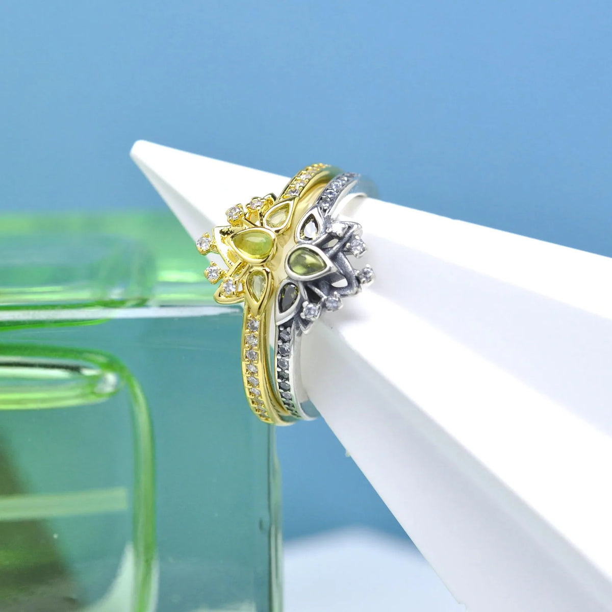 Tiana-inspired tiara ring with light green crystals, gold-plated or silver alloy (view 2)
